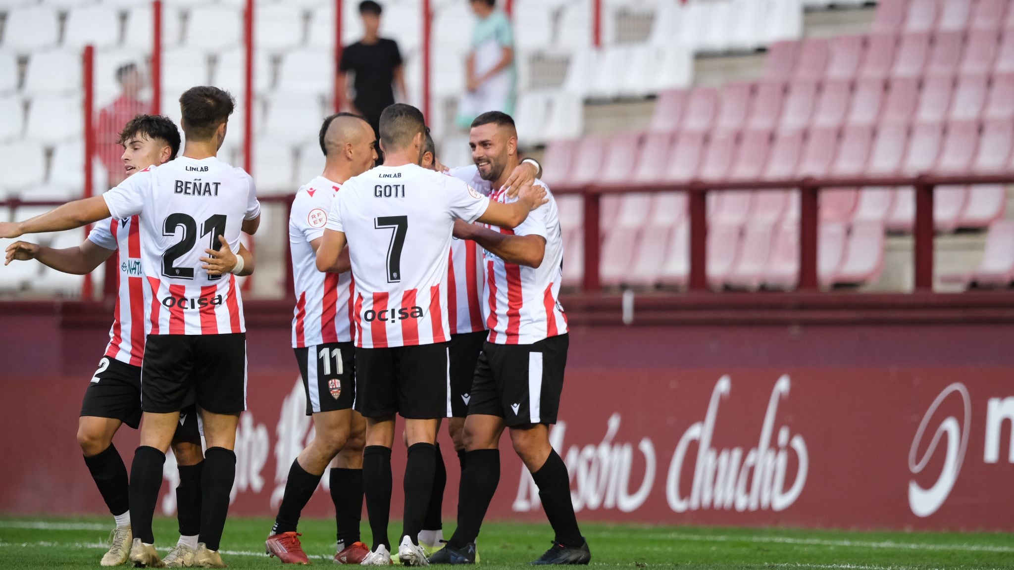 Los futbolistas de la UD Logroñés celebran uno de los tantos del partido contra el CD Alfaro / riojapress.com