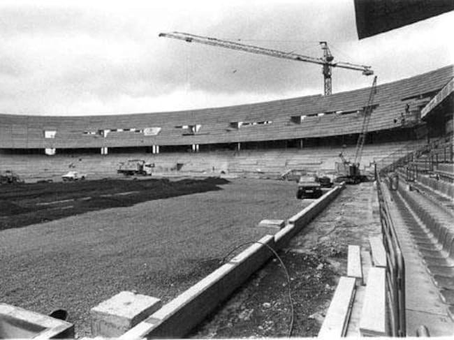 En 1922 se amplió la grada de general de pie adquiriendo mayor capacidad en un espacio de fondo que se denominó anfiteatro; hoy en día, Popular alta