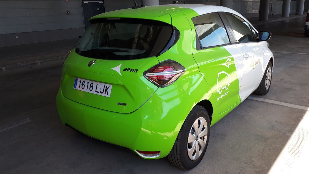 Primer coche eléctrico de la flota de eléctricos del Aeropuerto Alicante-Elche