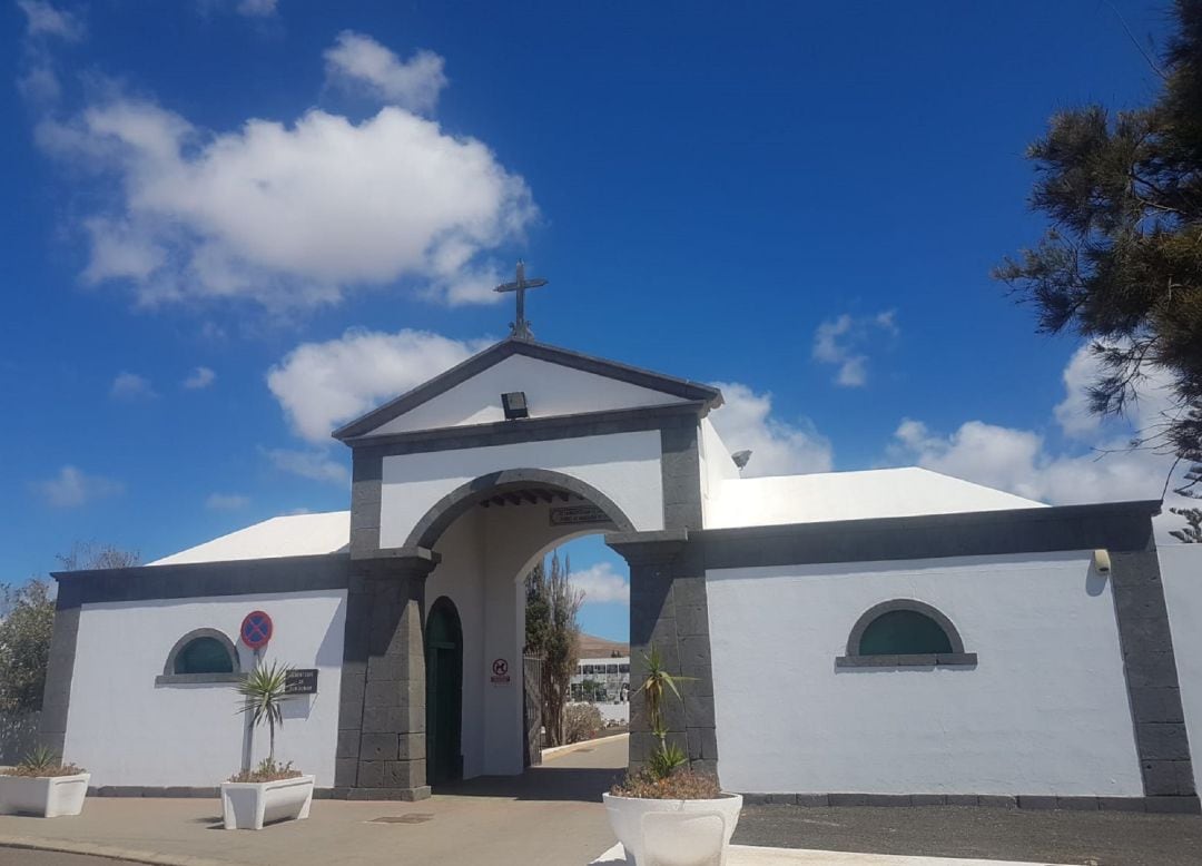 Exterior del Cementerio Municipal de Arrecife.