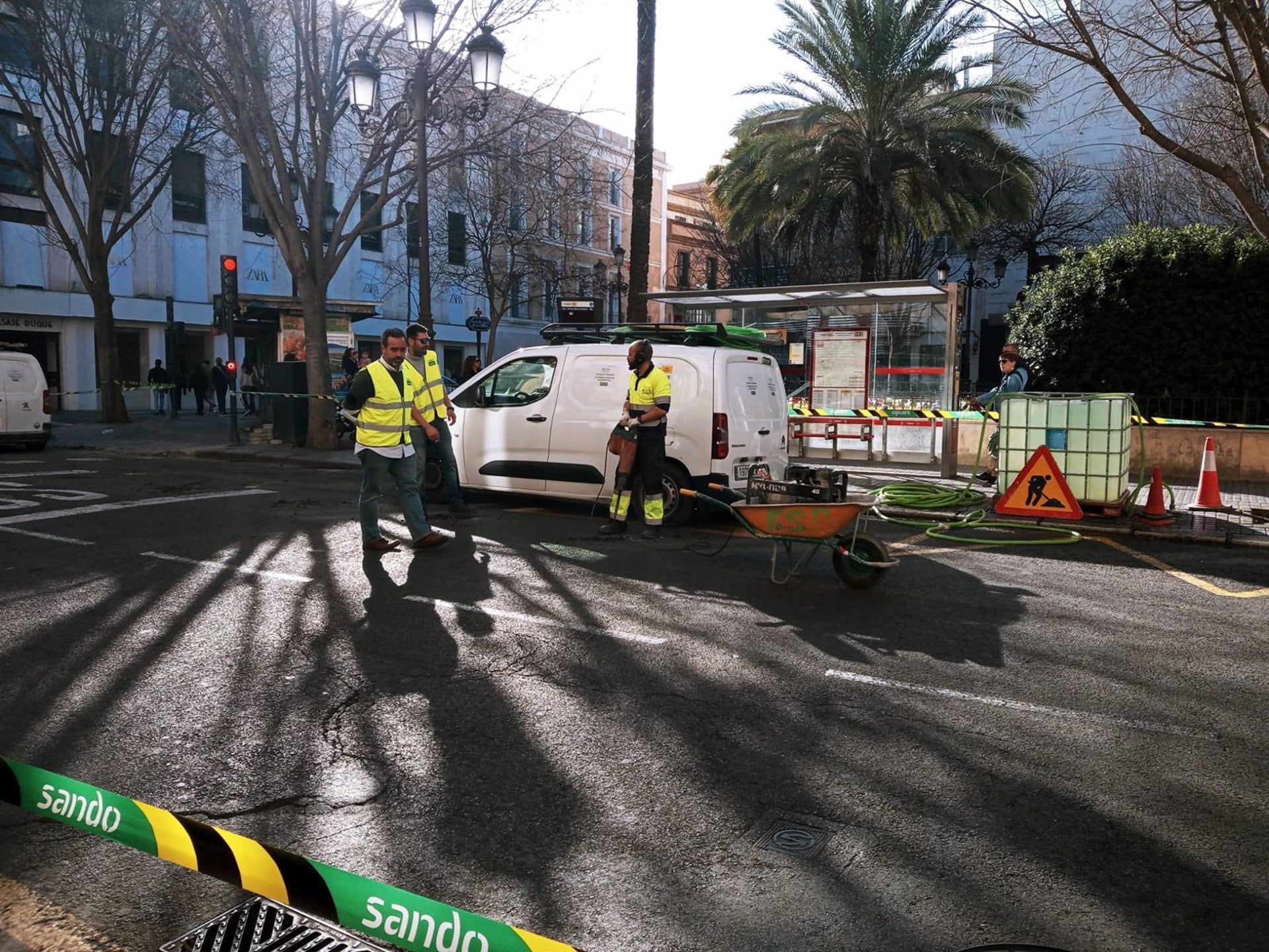 Comienzan los cortes de tráfico en la Plaza del Duque y calles aledañas por reasfaltado de la calzada..