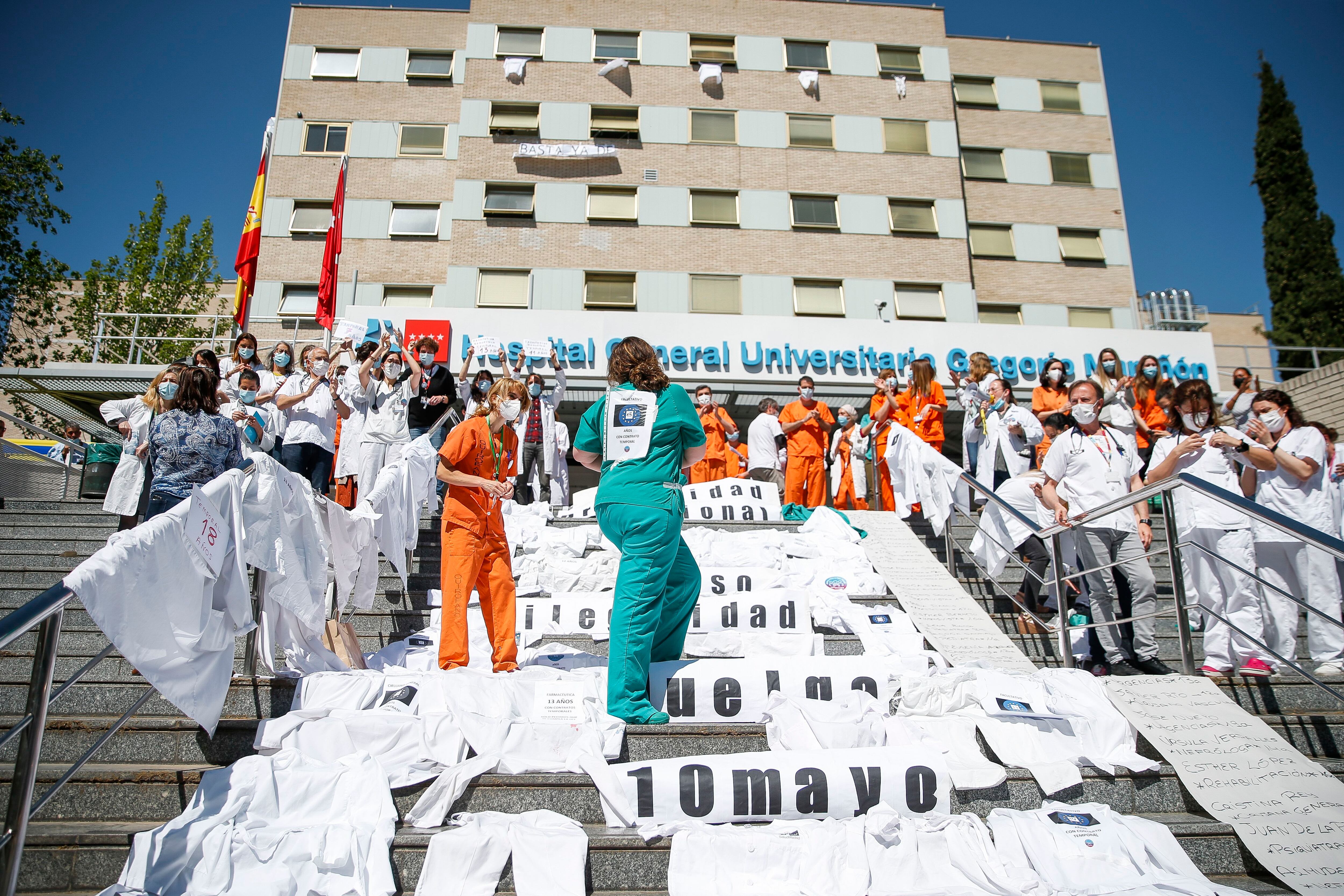 Foto de archivo de una protesta frente a un hospital en Madrid.