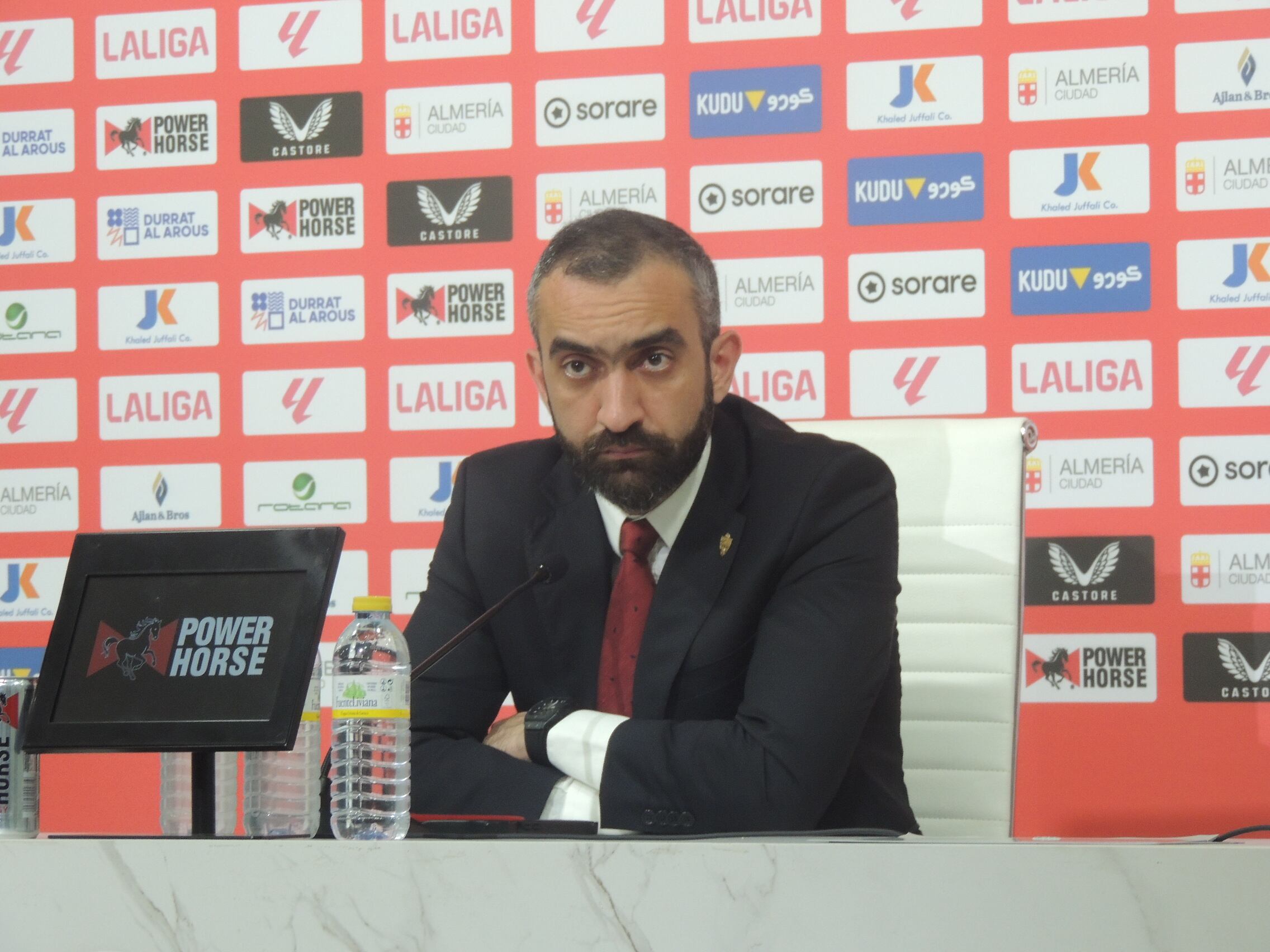 Mohamed El Assy, CEO del Almería, asume el papel de favorito.