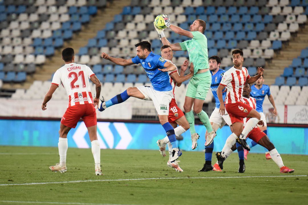 El Almería llegará a El Molinón con la clasificación en el bolsillo.