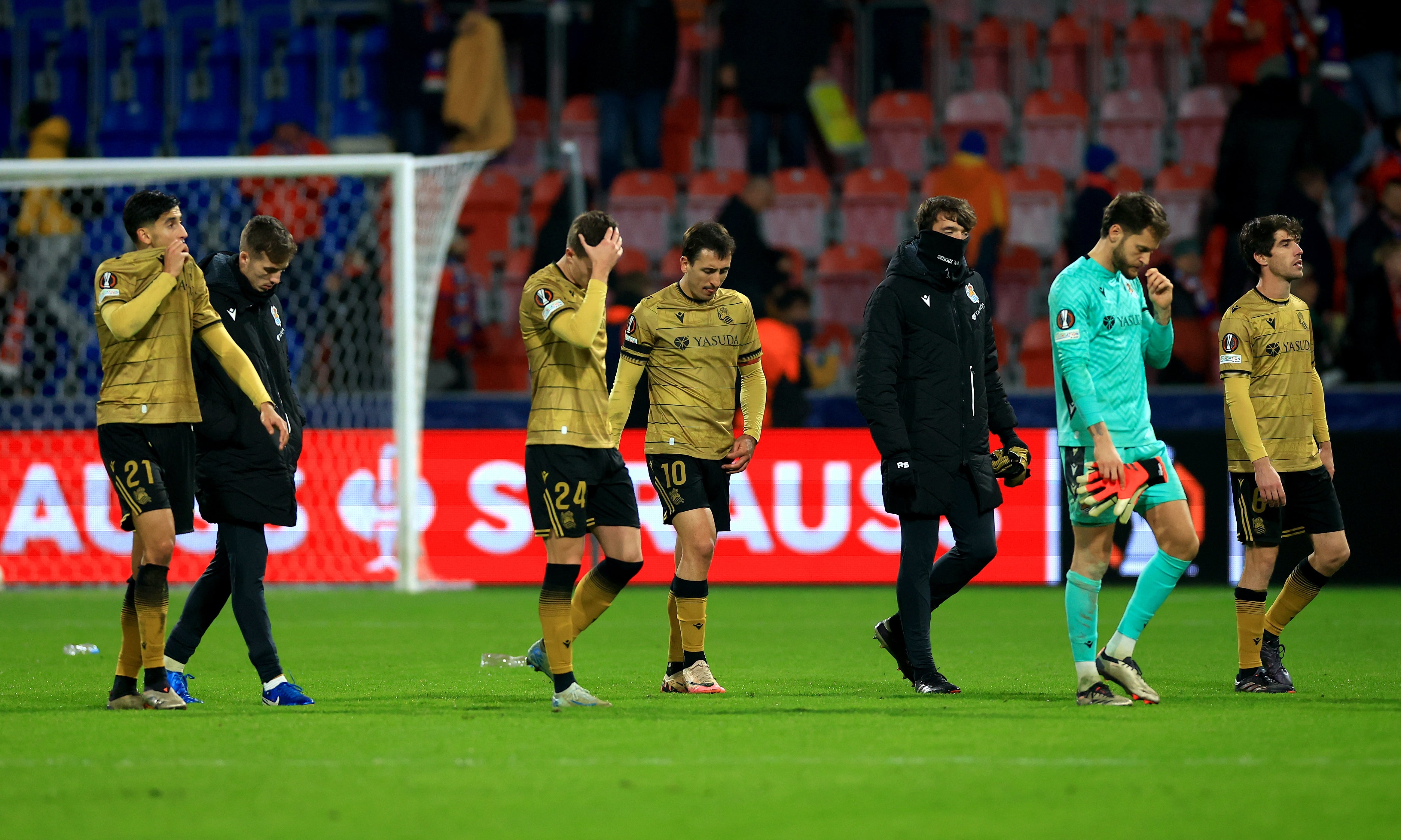 Plzen (Czech Republic), 07/11/2024.- Players of Sociedad leave the pitch after the UEFA Europa League match between Viktoria Plzen and Real Sociedad in Plzen, Czechia, 07 November 2024. Plzen won 2-1. EFE/EPA/MARTIN DIVISEK
