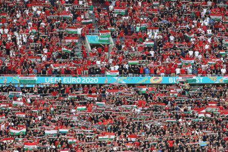 Las gradas del Puskas Arena llenas de aficionados