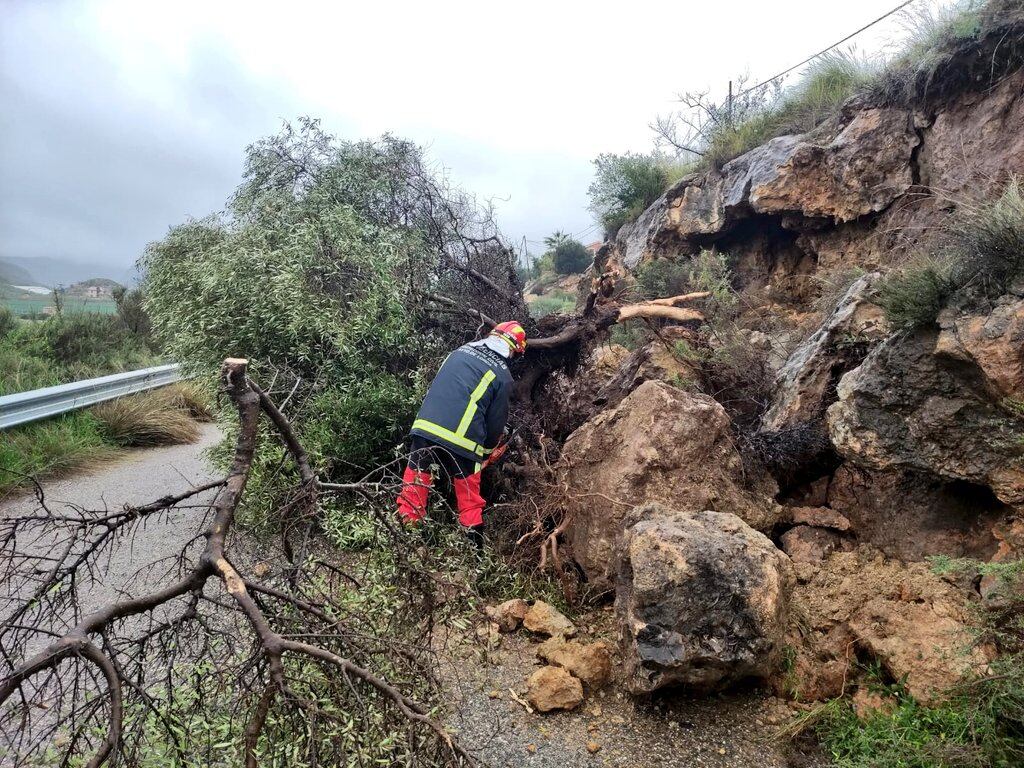 Cortan la carretera de la subida al Castillo por desprendimientos