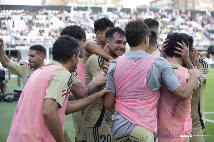 Los jugadores del Racing celebran el gol de Álvaro Giménez ante el Cartagena en Cartagonova (foto: LaLiga)