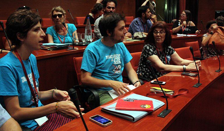 El Parlament insta a tancar "progressivament en el termini més breu possible" els CIE