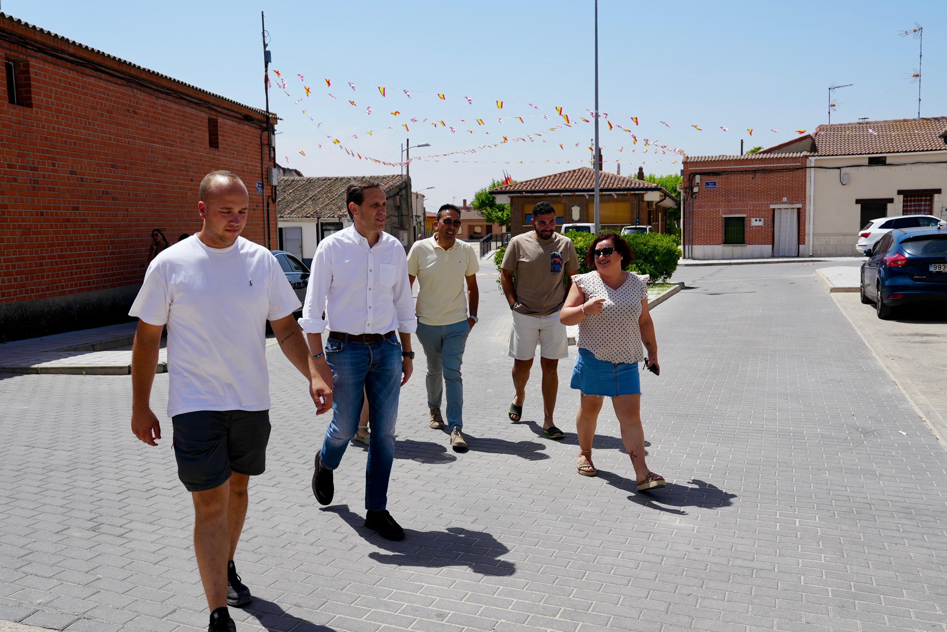 El presidente de la DIputación de Valladolid visita Rubí de Bracamonte