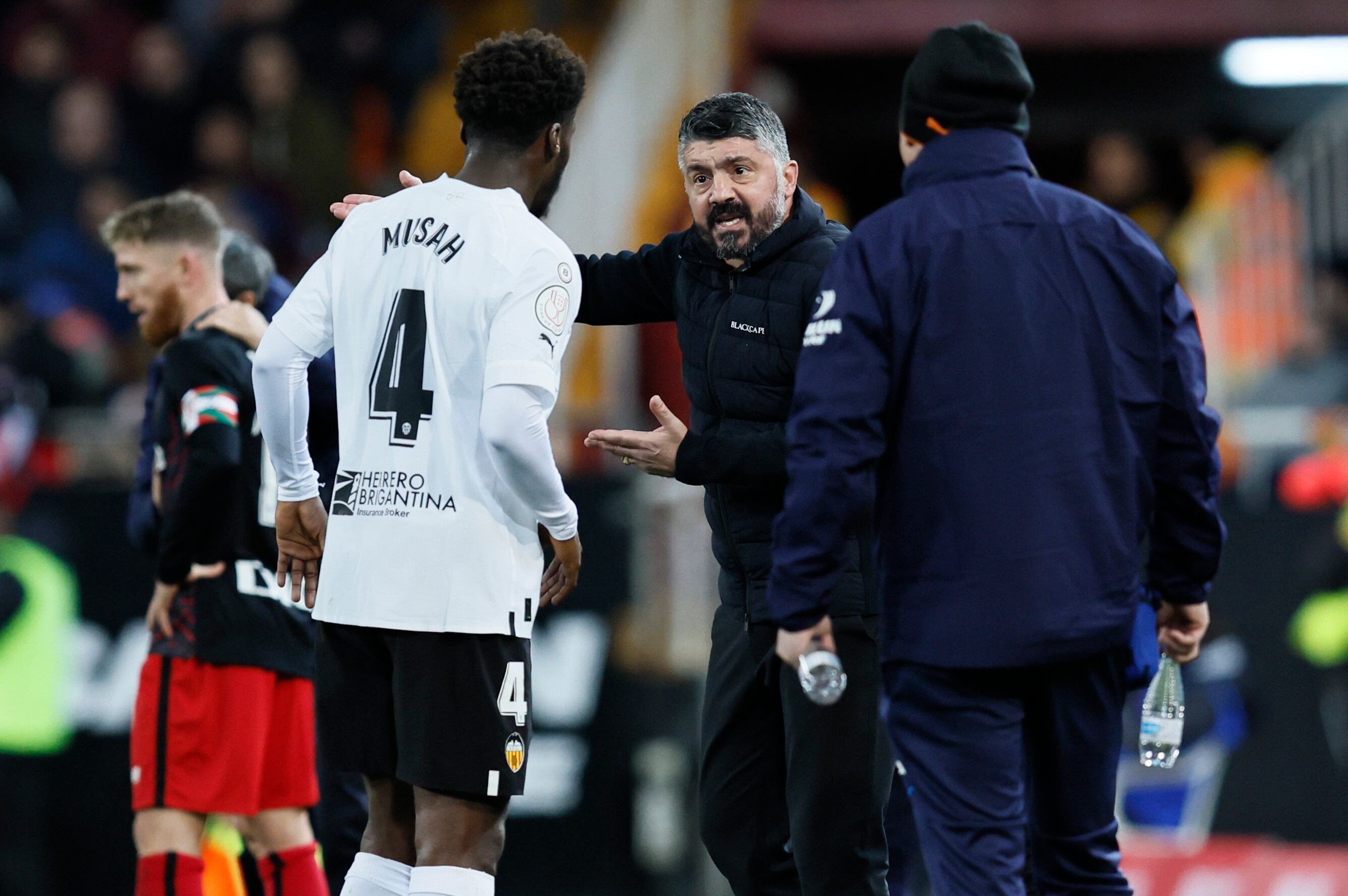 GRAFCVA9661. VALENCIA, 26/01/2023.-El entrenador del Valencia CF, Gennaro Gattuso, durante el partido contra el Athletic correspondiente a cuartos de final de la Copa del Rey que se juega en el estadio de Mestalla (Valencia) .EFE/ Biel Aliño