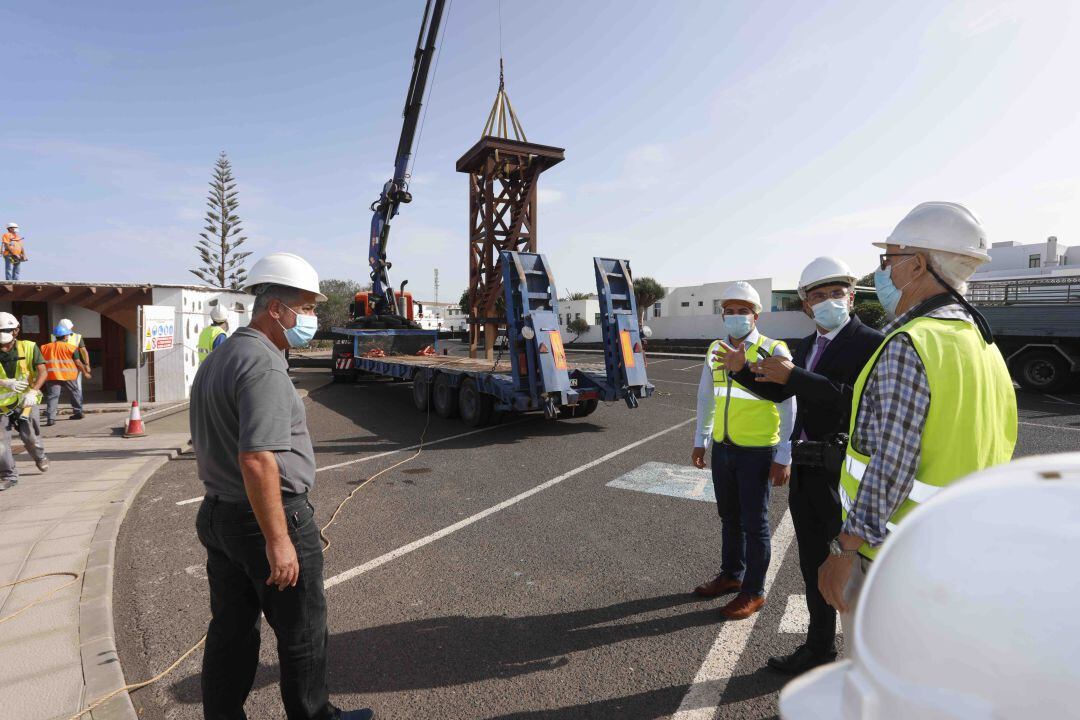 El acalde de Teguise, Oswaldo Betancort, junto al consejero de Obras Públicas del Cabildo de Lanzarote, Jacobo Medina.