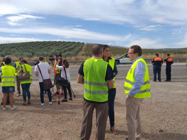 José María del Río, el candidato de VOX en una concentración reclamando la N-432