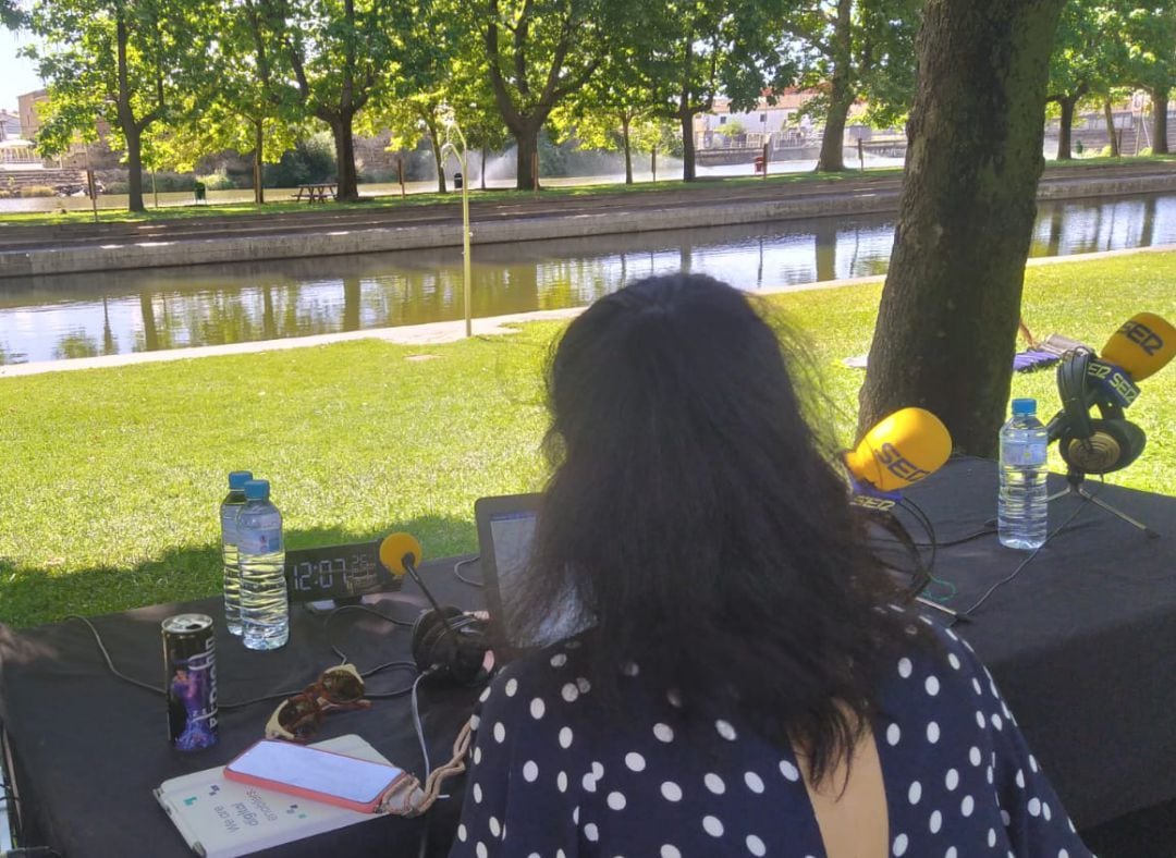 Virginia Custodio antes de comenzar el programa desde el Parque Fluvial Feliciano Vegas.