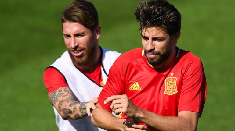 Ramos y Piqué, durante un entrenamiento con la Selección