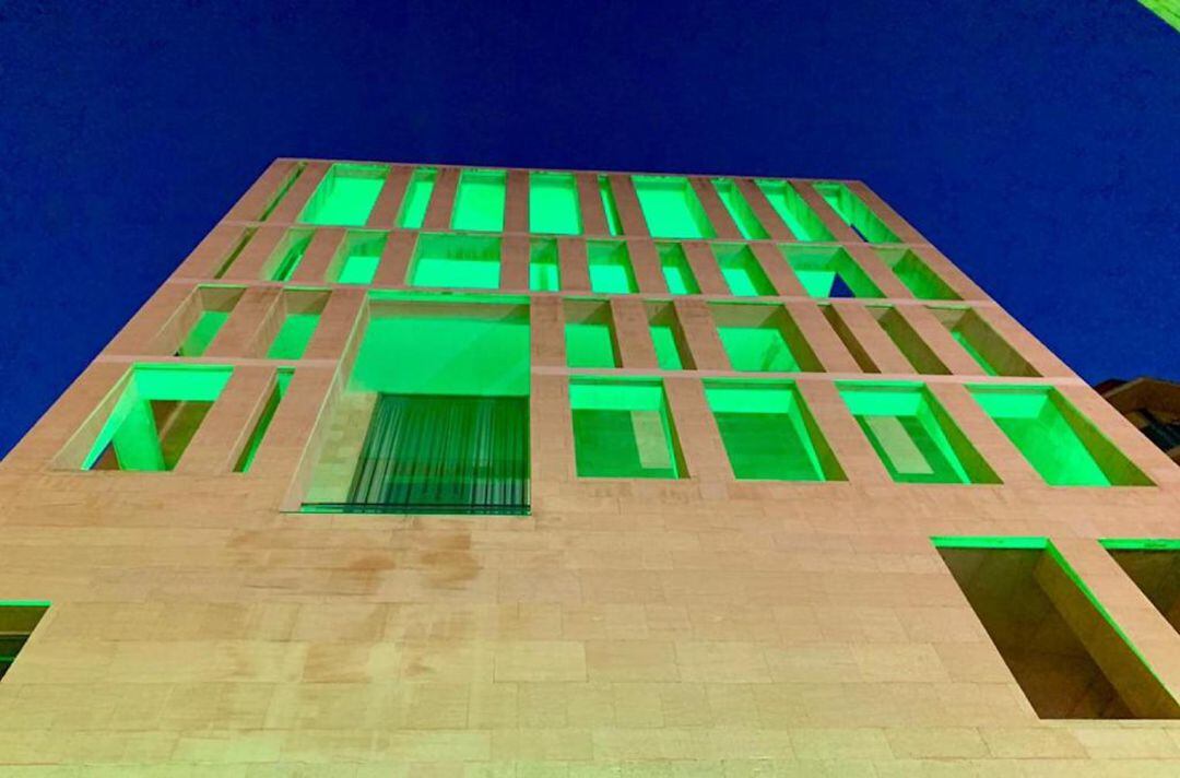 El edificio Moneo se iluminará de verde el Domingo de Ramos