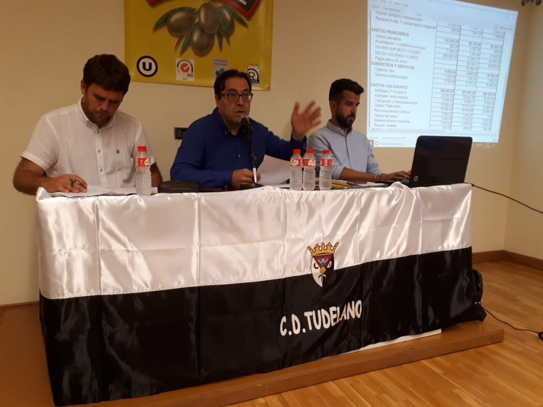 Iñigo Torrents, Secretario, Jesús Miranda, Presidente y Joaquim Torrents, Vicepresidente del Club Deportivo Tudelano