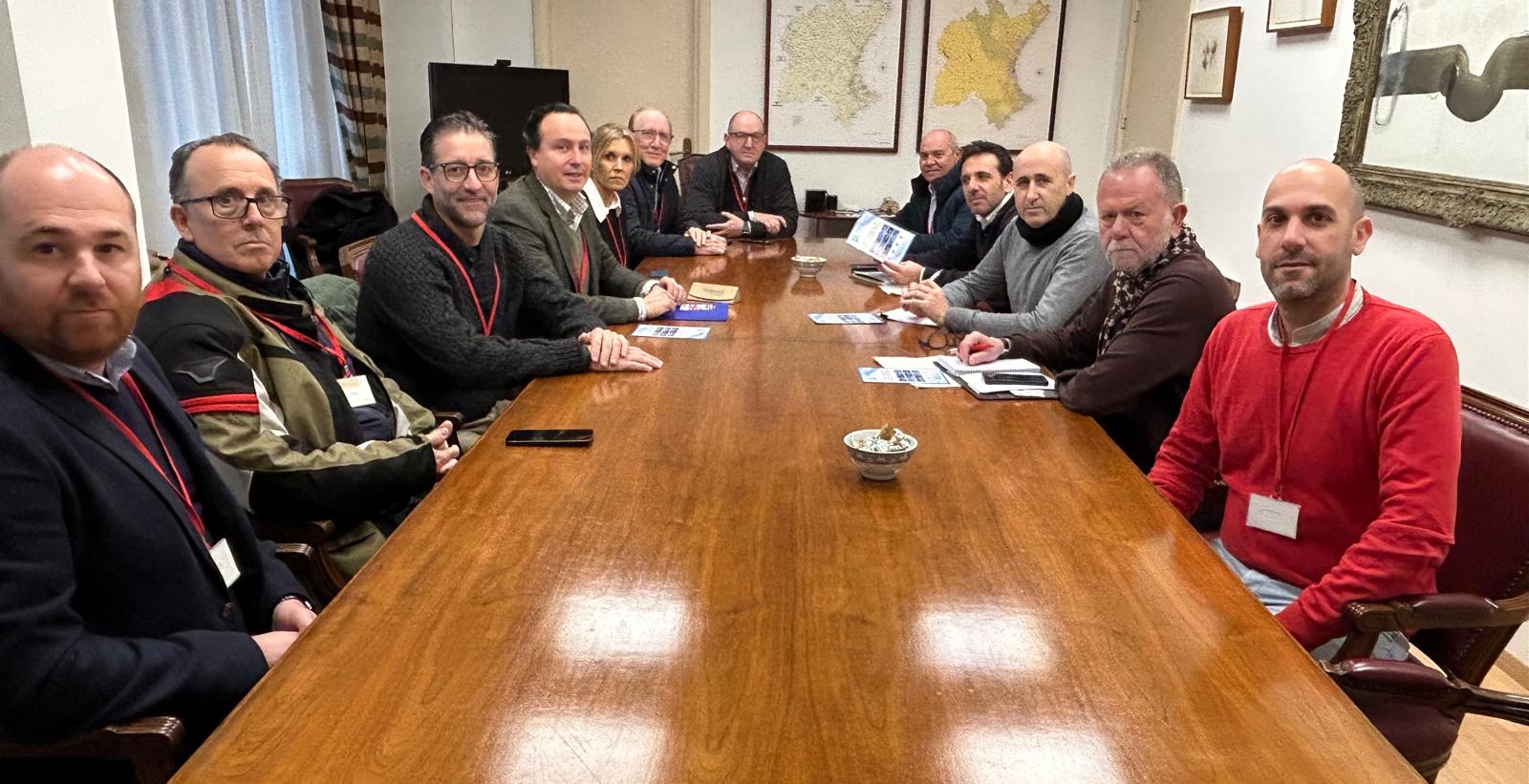 Empresarios del Carraixet se reúnen con la CHJ para tratar la limpieza del cauce.