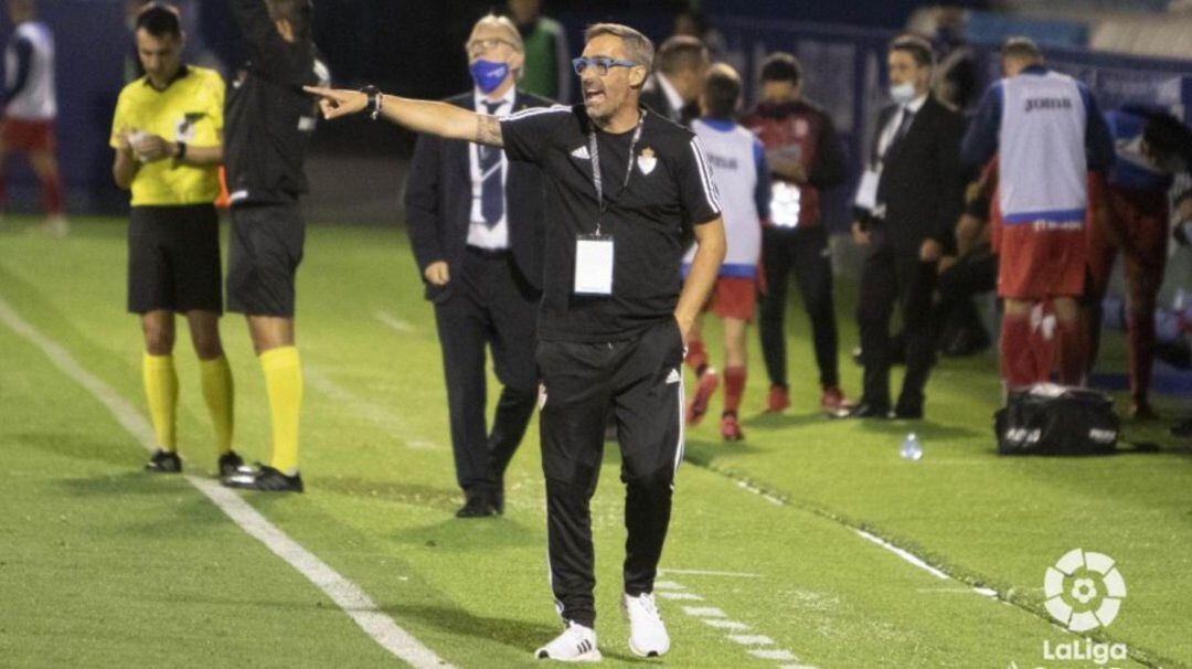 El técnico de la Deportiva y el defensa Ríos Reina han dado positivo en coronavirus en el primer análisis de 2021 