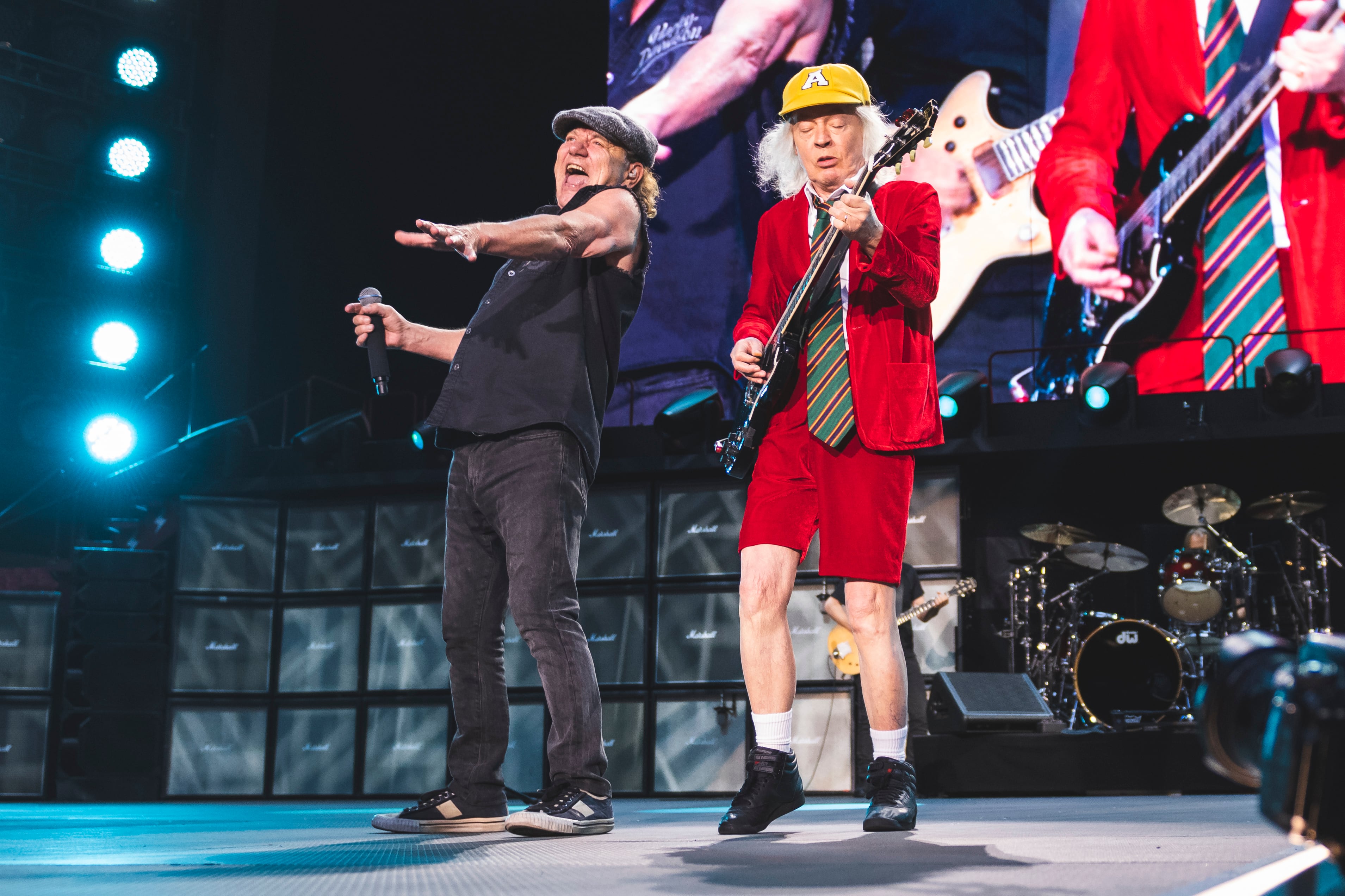 Brian Johnson y Angus Young de AC/DC se presentan en el Riyadh Air Metropolitano el 12 de julio de 2025 en Madrid, España. Mariano Regidor/Redferns.