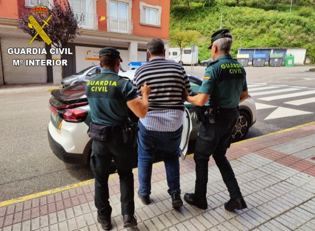 La Guardia Civil detiene en Moaña a un hombre buscado por la INTERPOL