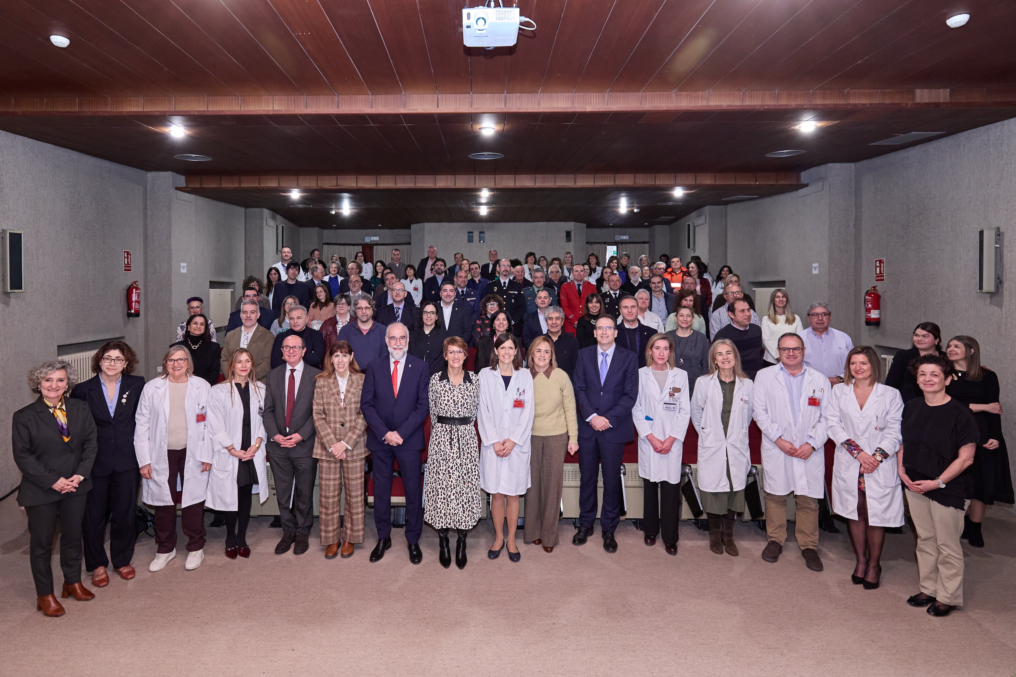 Foto de familia en la celebración del 40º aniversario del Hospital Reina Sofía