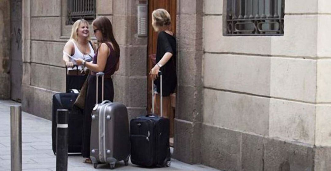 Palencia es la provincia de Castilla y León que menos crece en viajeros y pernoctaciones en el último año