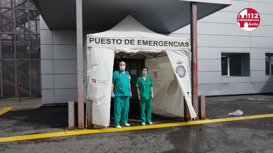 Carpa a la entrada de urgencias del Hospital Nuestra Señora de Sonsoles