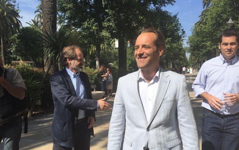 Juan Cassà (Ciudadanos) antes de su comparecencia en el Paseo del Parque