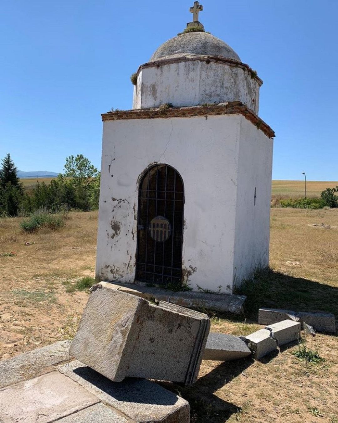 Aspecto de la cruz derribada en los Altos de la Piedad