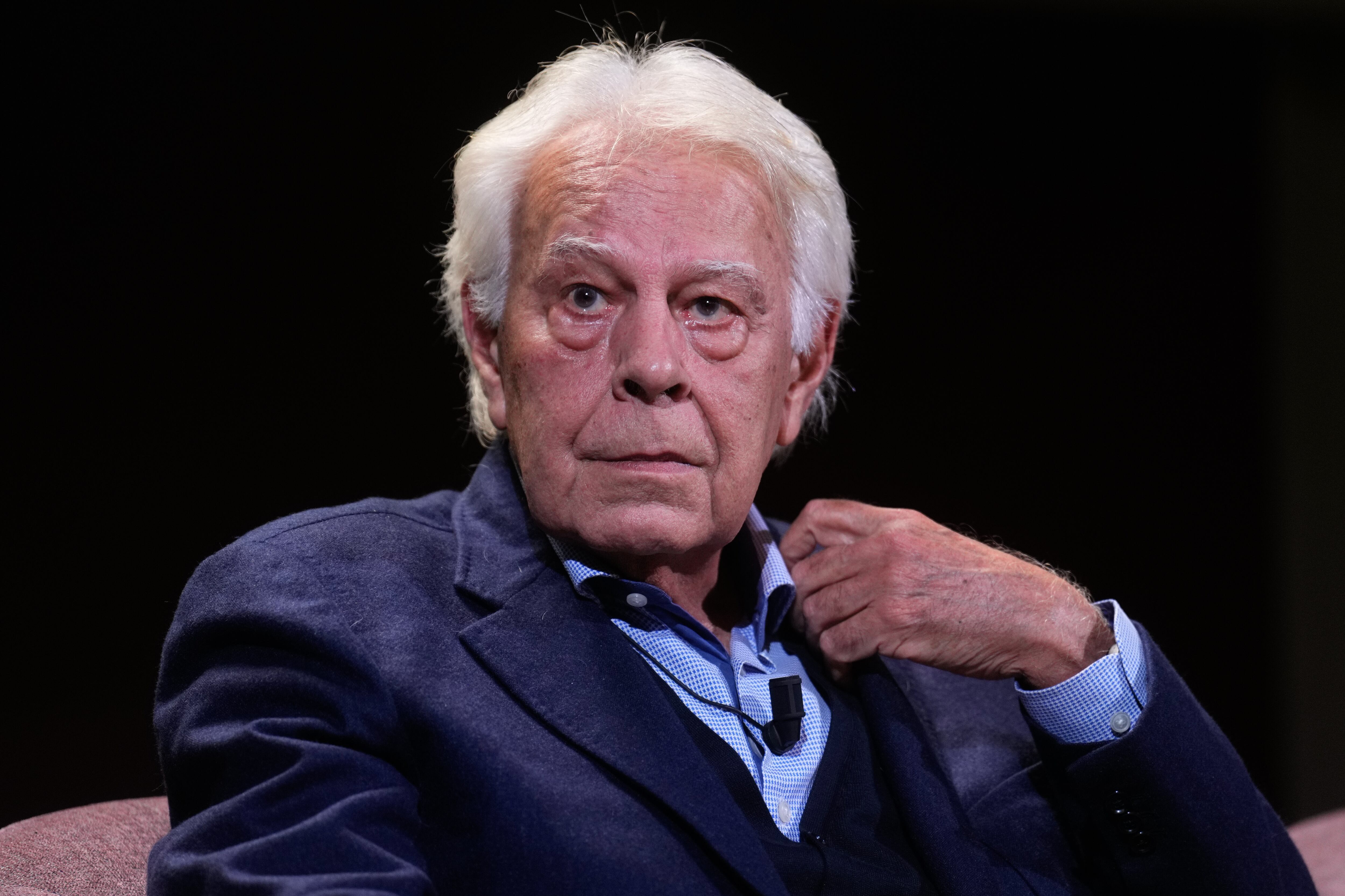 El expresidente del Gobierno Felipe González participa en una charla de 'Los desayunos del Ateneo' 