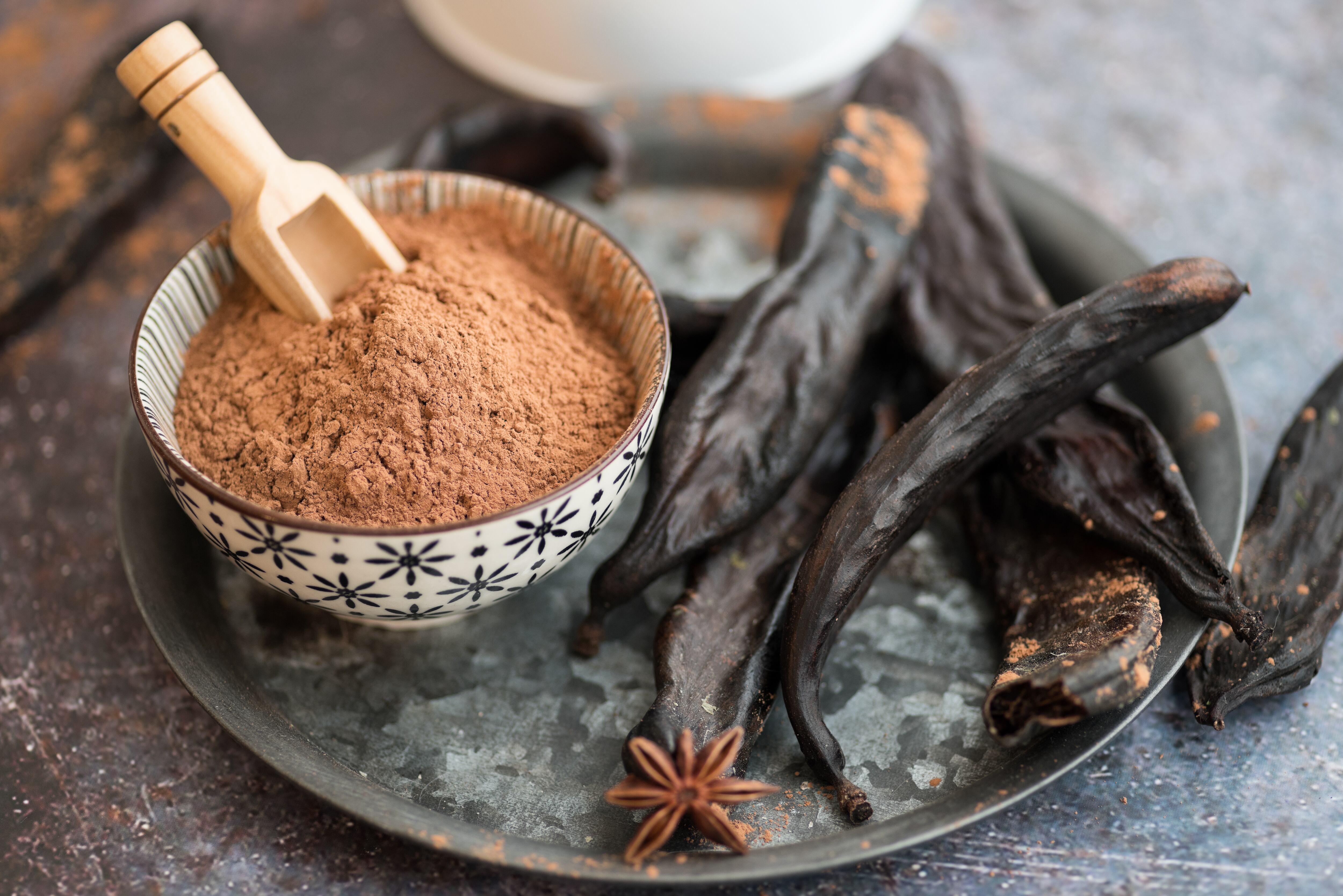 Carob powder and pods