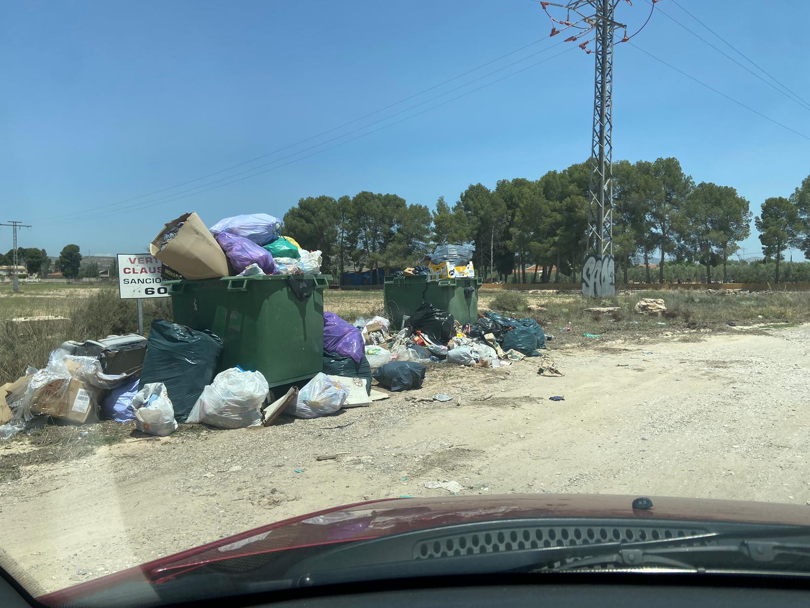 Contenedores en zonas de diseminados en Villena