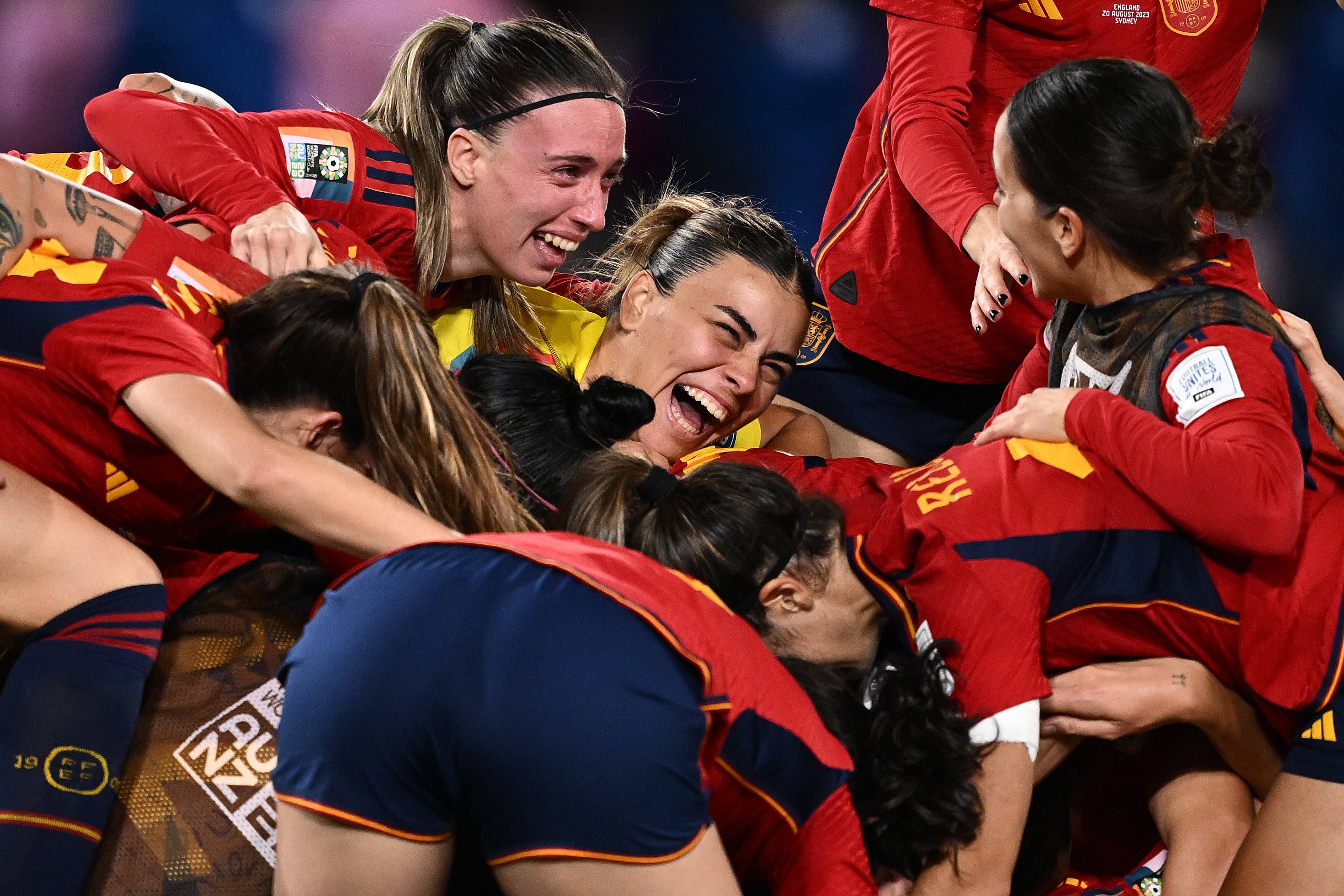 Sydney (Australia), 20/08/2023.- Cata Coll of Spain (centre) celebrates with team mates winning the FIFA Women&#039;s World Cup 2023 Final soccer match between Spain and England at Stadium Australia in Sydney, Australia, 20 August 2023. (Mundial de Fútbol, España) EFE/EPA/DAN HIMBRECHTS AUSTRALIA AND NEW ZEALAND OUT
