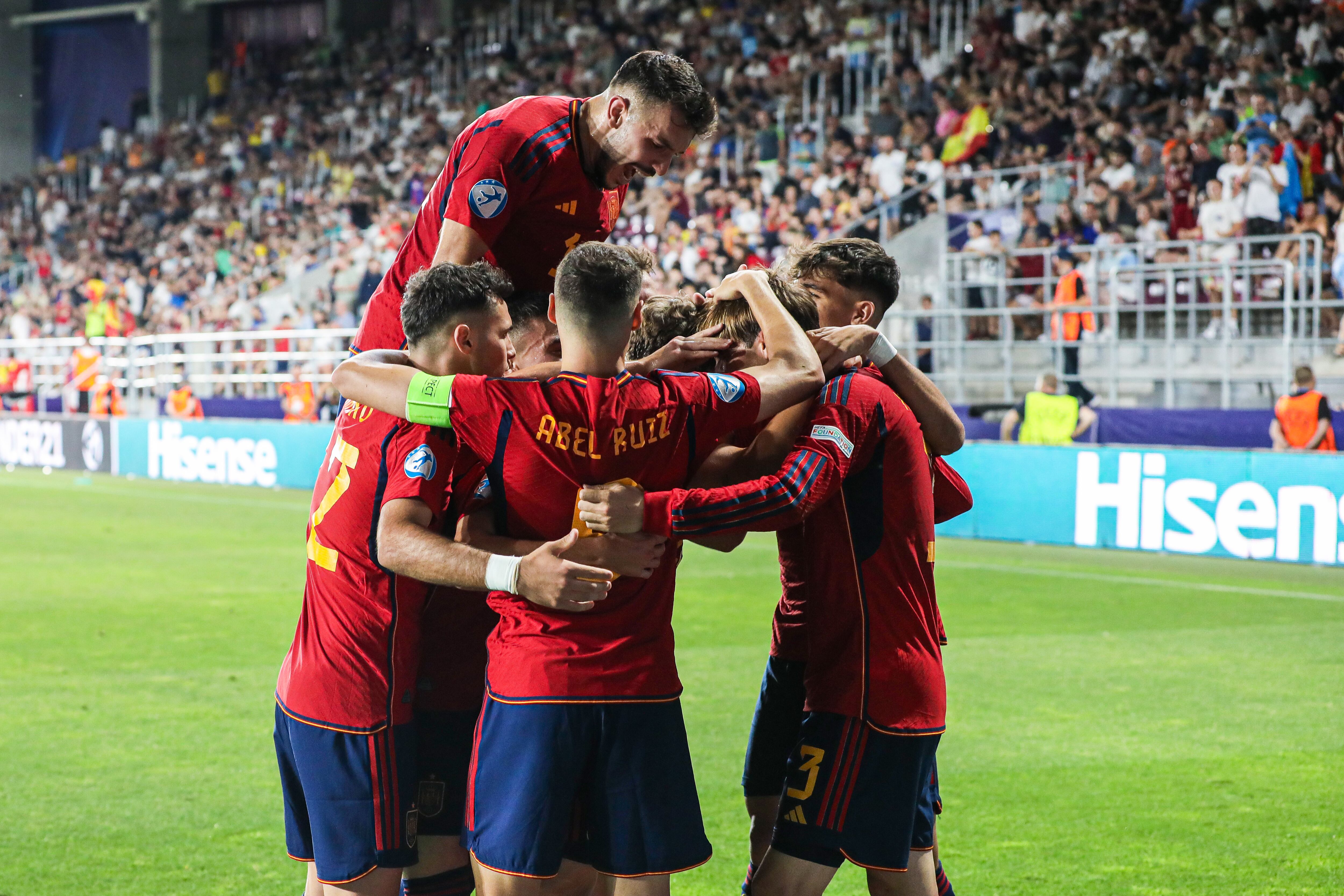 Los jugadores de España celebran un gol ante Suiza.