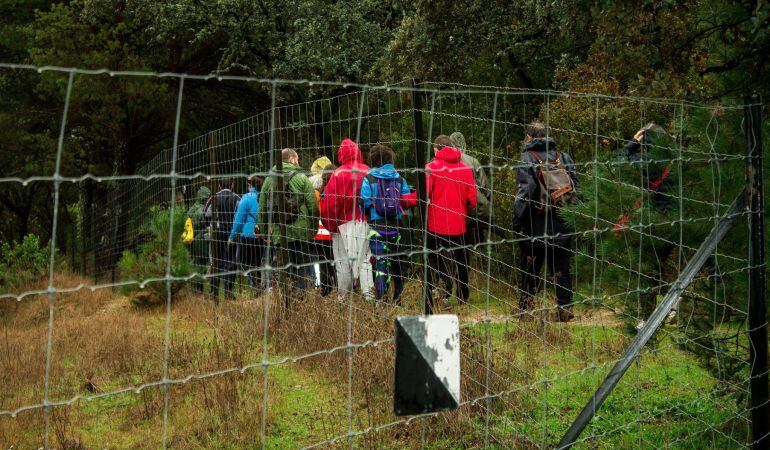 La marcha recorrió unos once kilómetros aproximadamente por uno de los senderos abiertos hasta llegar a la presa del Encinajero, desde ‘El mirador del Jabalí’