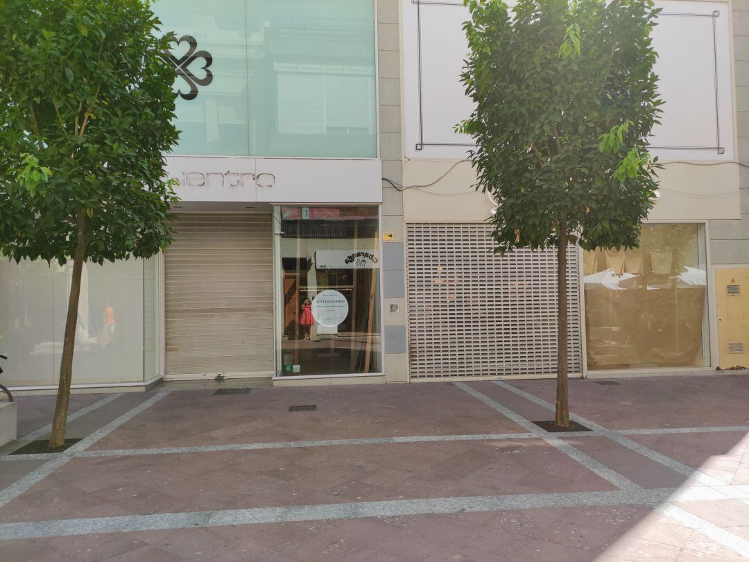 Uno de los negocios recientemente cerrados en la calle Ancha de Algeciras.