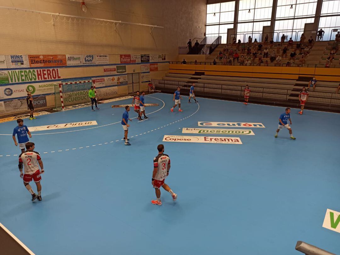 Partido entre Balonmano Nava y Atlético Valladolid