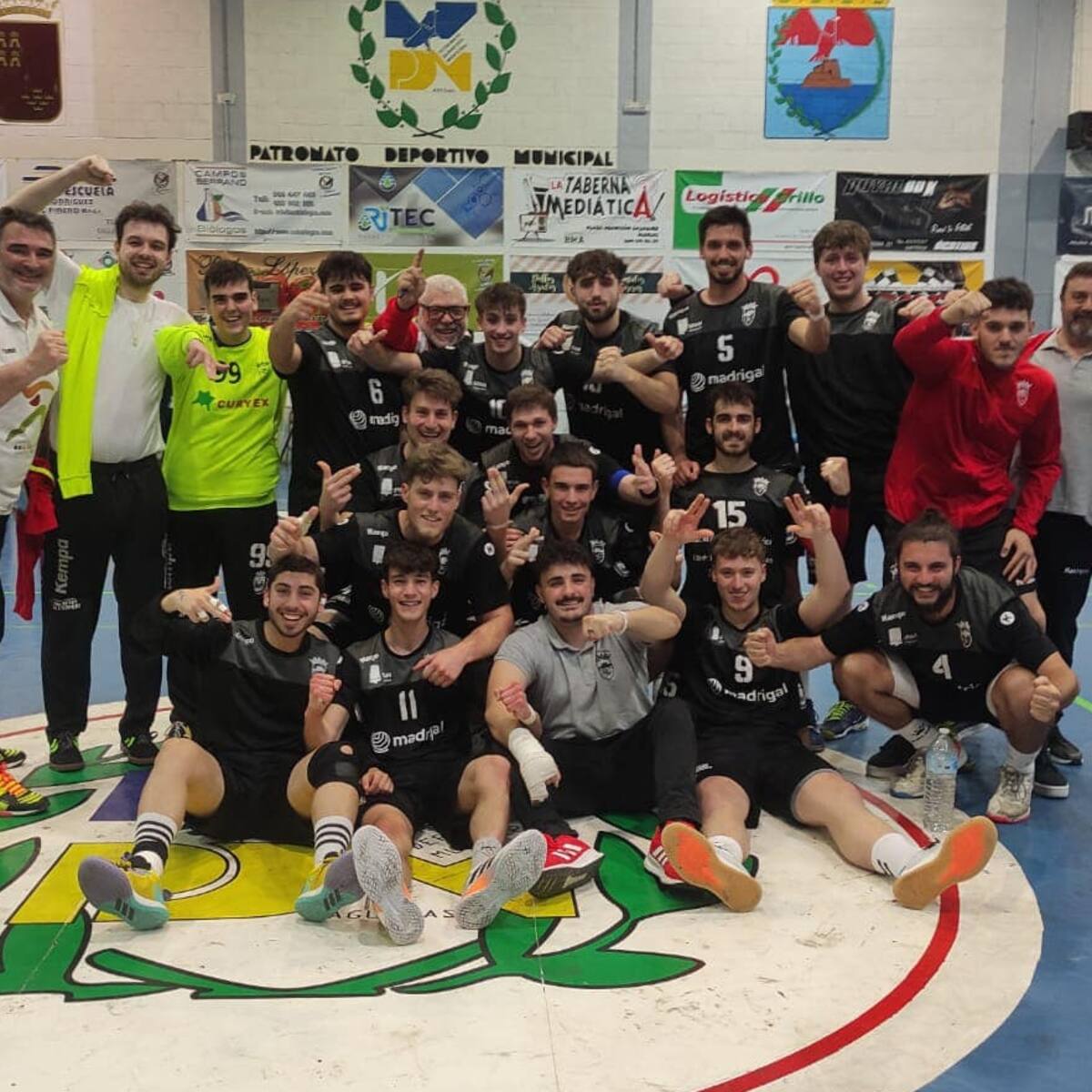 El Elda - C.E.E. no arroja la toalla tras ganar al Ritec Águilas (30-35)