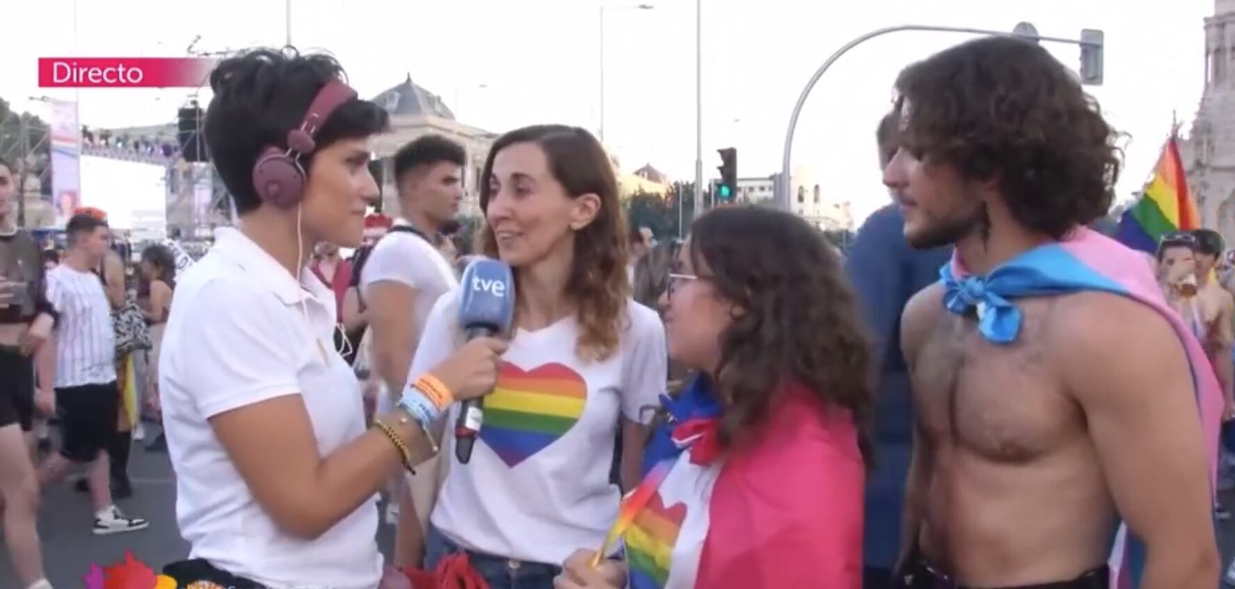 Pilar junto a sus dos hijos, Inés y Lucas.