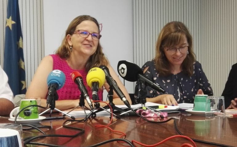 Elena Cebrián (i) y Teresa Cháfer (d)