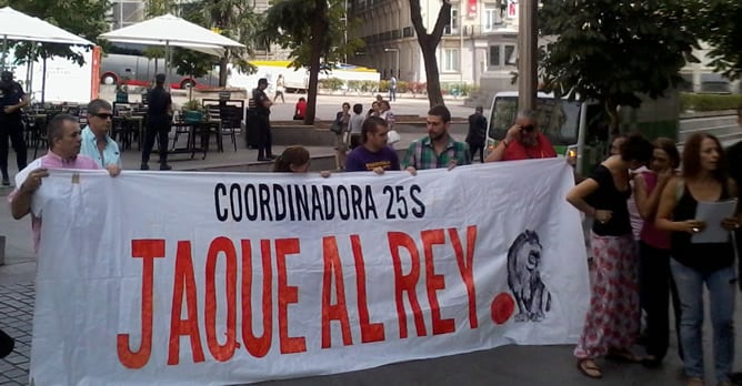 La coordinadora 25-S <i>Rodea el Congreso</i> quiere celebrar su primer aniversario con &quot;un jaque al rey&quot; el próximo sábado frente al Palacio Real para denunciar que la Monarquía es un sistema &quot;corrupto&quot;