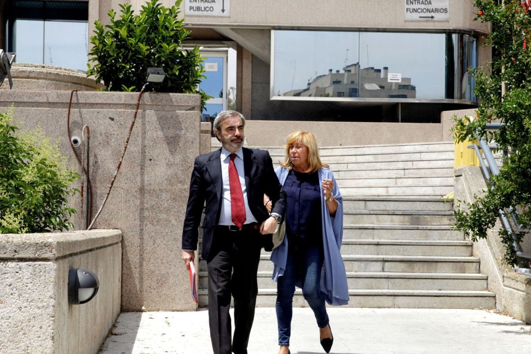 La aristócrata Cristina Ordovás Gómez-Jordana, viuda de Juan de Goyeneche, a su salida del juicio en la Audiencia Provincial de Madrid en el que se enfrenta a una petición fiscal de 4 años de prisión y una multa de 165.000 euros por haberse quedado presuntamente la obra &quot;Anna Sofía, condesa de Carnarvon&quot; del pintor flamenco Anton Van Dyck, sin haberla pagado.