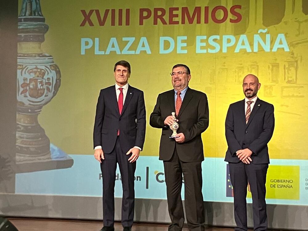 Ruiz Sinoga junto al delegado del Gobierno central en Andalucía y el subdelegado en Málaga