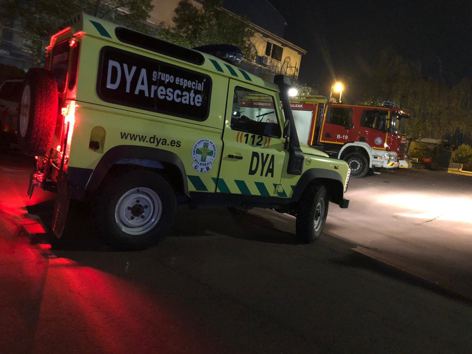 Los servicios de búsqueda de la DYA durante las labores nocturnas. / @DYABizkaia