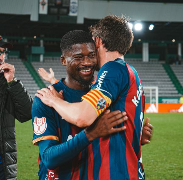 Samuel Ntamack durante el partido en Ferrol donde marcó un gol