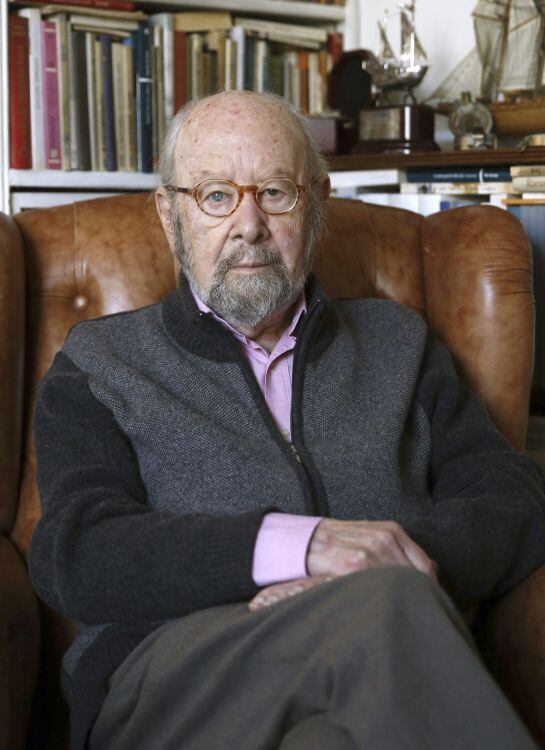 GRA174. MADRID, 17/03/2015.- El escritor andaluz José Manuel Caballero Bonald, a sus 88 años, y con una carrera jalonada de premios, el último de ellos el Cervantes, horas antes de presentar su nuevo libro &quot;Desaprendizajes&quot;, asegura en una entrevista con 