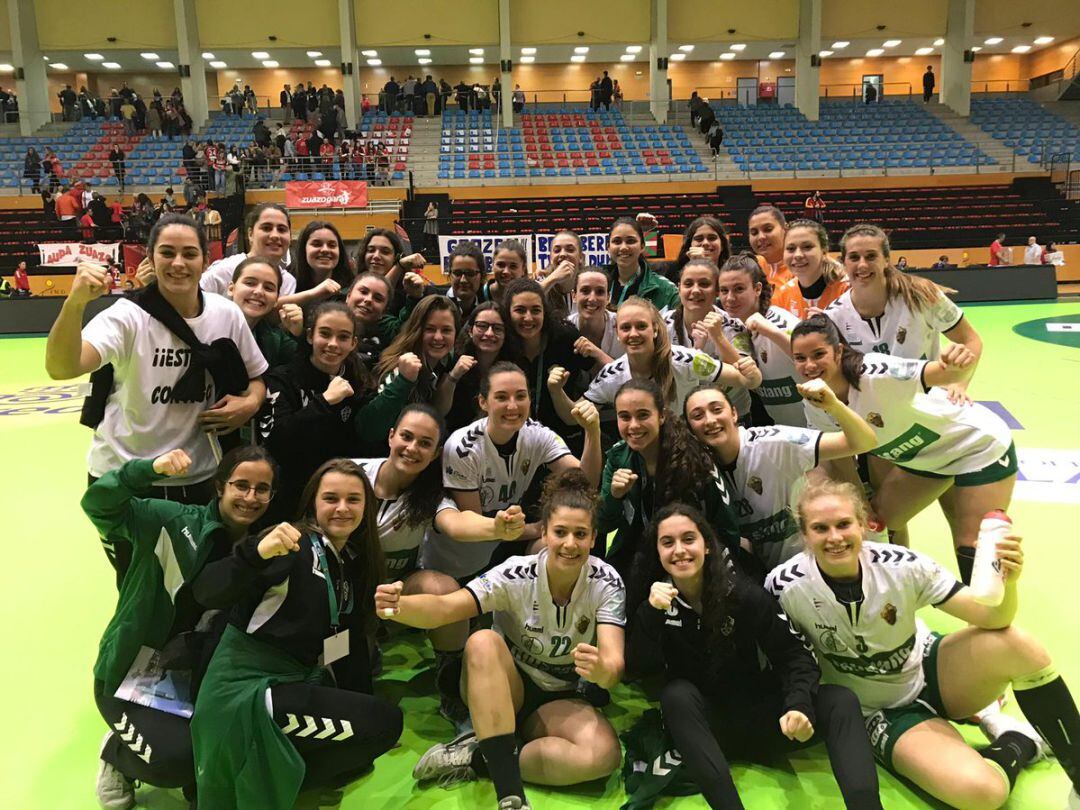 El Elche Mustang posa tras vencer al Zuazo en los cuartos de final de Copa