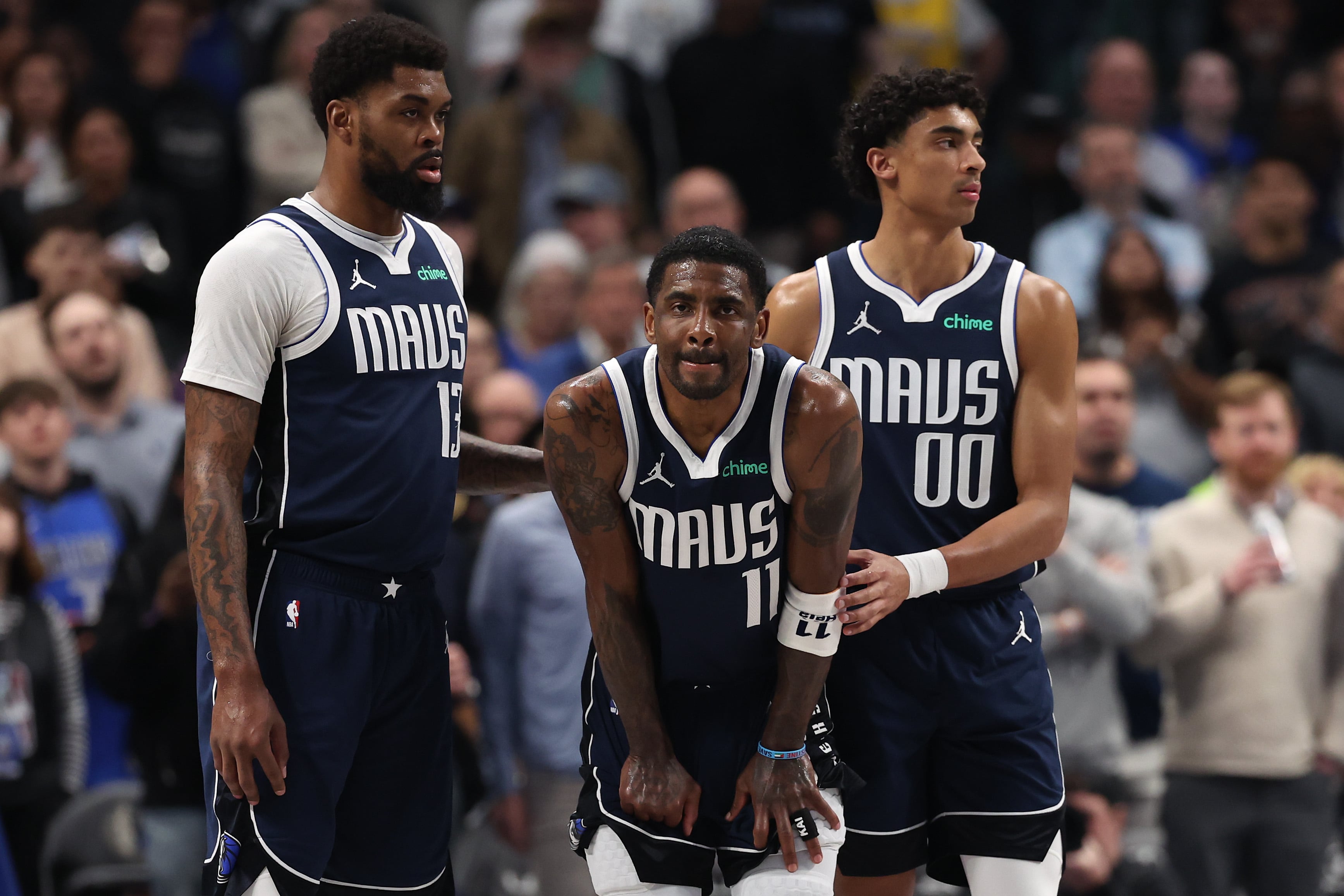 Kyrie Irving se retira lesionado del partido entre Dallas Mavericks y Sacramento Kings