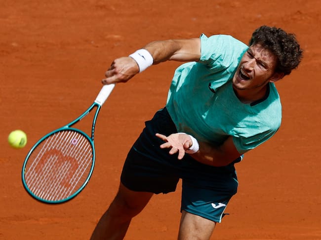 MADRID, 23/04/2026.- El tenista español Pablo Carreño devuelve la bola al húngaro Márton Fucsovics durante su partido de primera ronda del Mutua Madrid Open disputado este jueves en la Caja Mágica, en Madrid. EFE/ Chema Moya